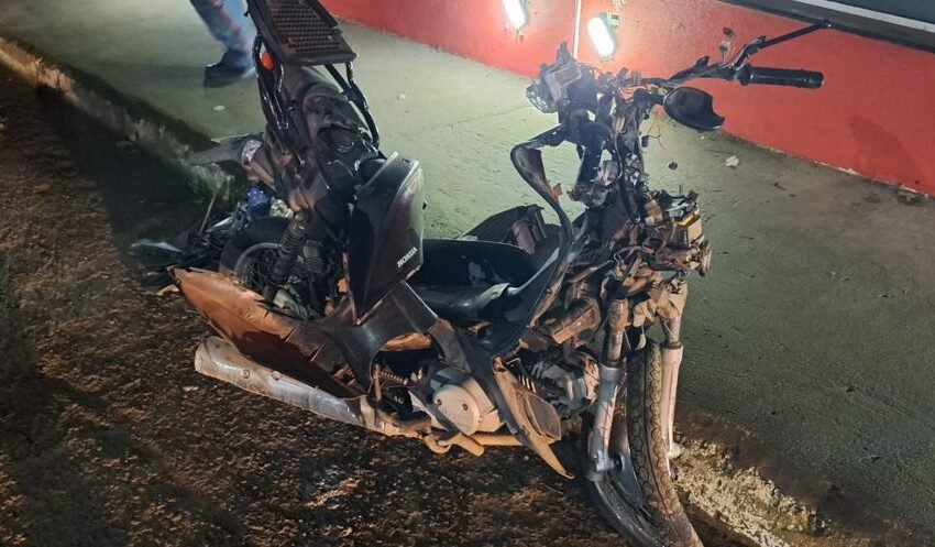  Homem morre após grave acidente entre carro e moto