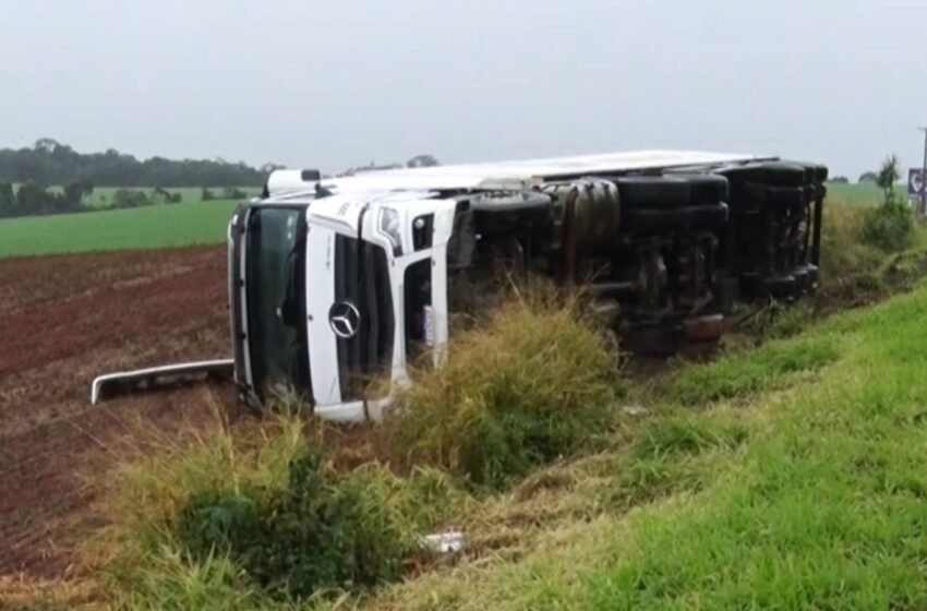  Caminhão é encontrado tombado na Rodovia entre Vitorino e São Lourenço do Oeste