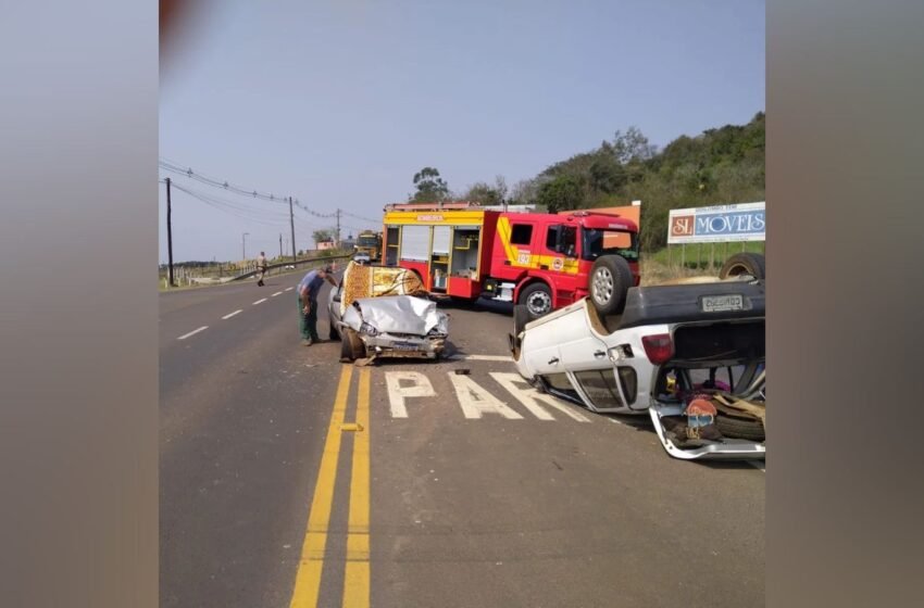  Colisão entre dois veículos na SC-157