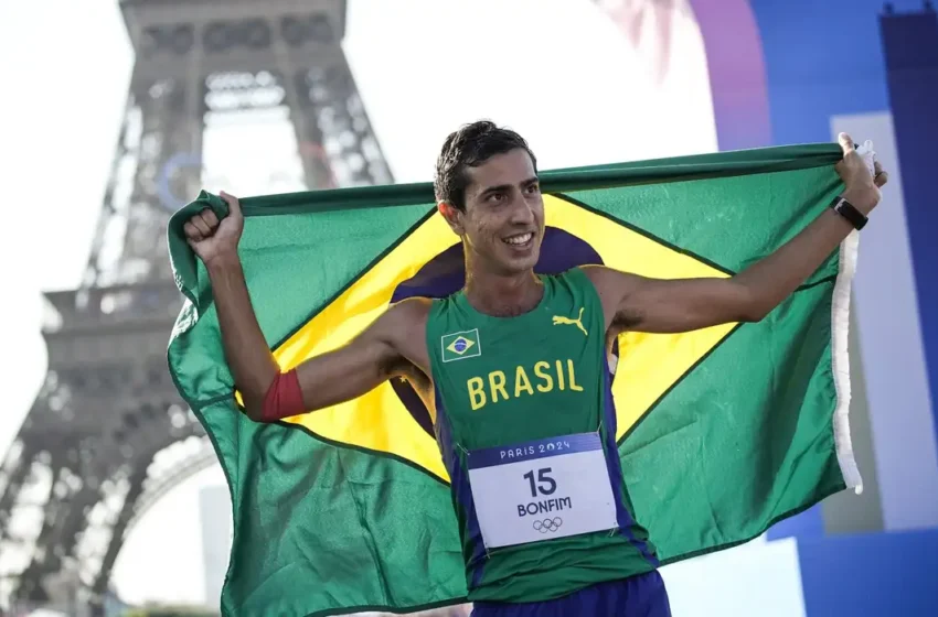  Brasileiro Caio Bonfim fatura medalha de prata na marcha atlética