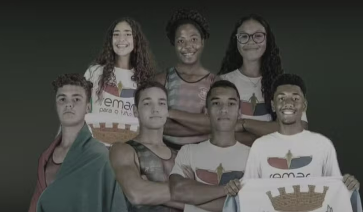  Velório coletivo: clube de remo recebe jovens vítimas de trágico acidente no Paraná