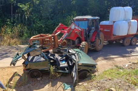 Homem e gestante ficam gravemente feridos após colisão entre carro e trator