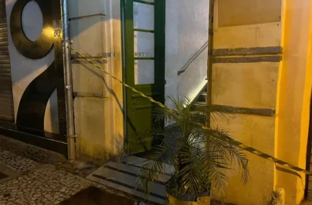 Homem morre após ser esfaqueado dentro de hotel