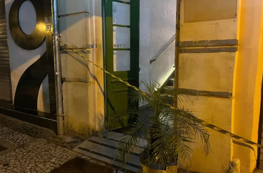  Homem morre após ser esfaqueado dentro de hotel