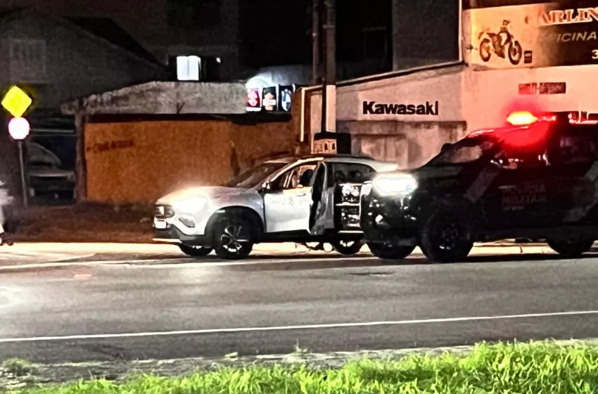  Dois homens morrem em confronto com a Polícia Militar após irem a show de funk em carro roubado