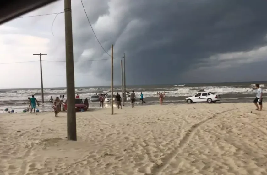  Tsunami meteorológico atinge Santa Catarina e eleva nível do mar